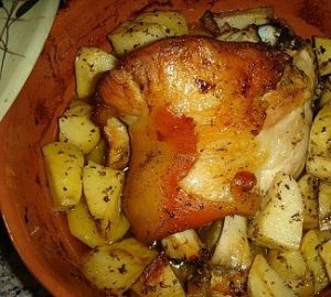 Очень вкусная запеченная рулька с картофелем по польски